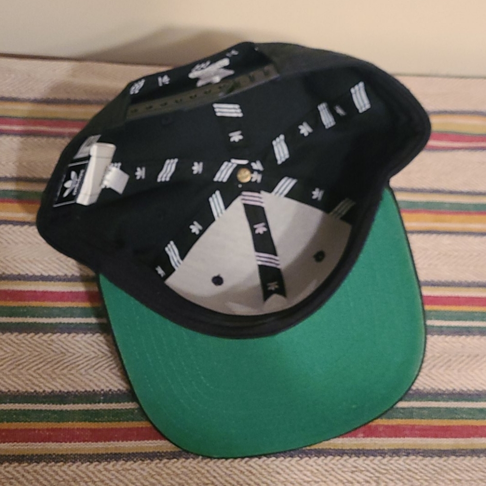 Adidas snap back - Picture 3 of 4